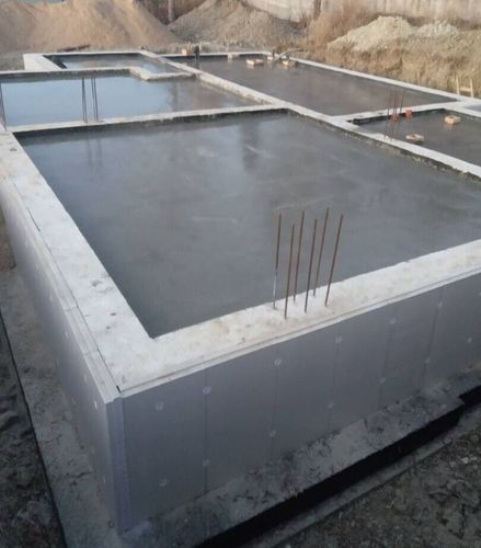 Baustelle mit Paletten
